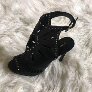 Black Aldo strapped heel sandal!